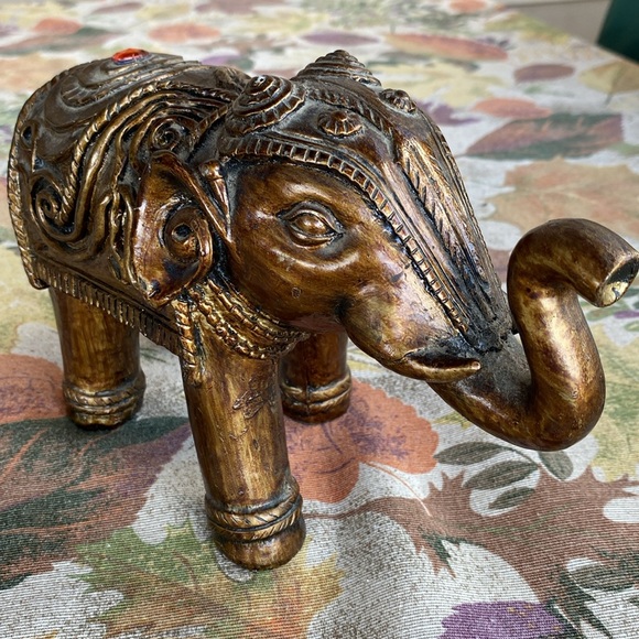 Elephant Figurine - Picture 7 of 14